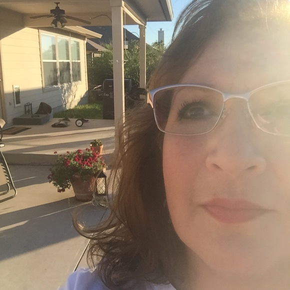 Meet your Posher, Corinne - Picture 1 of 1